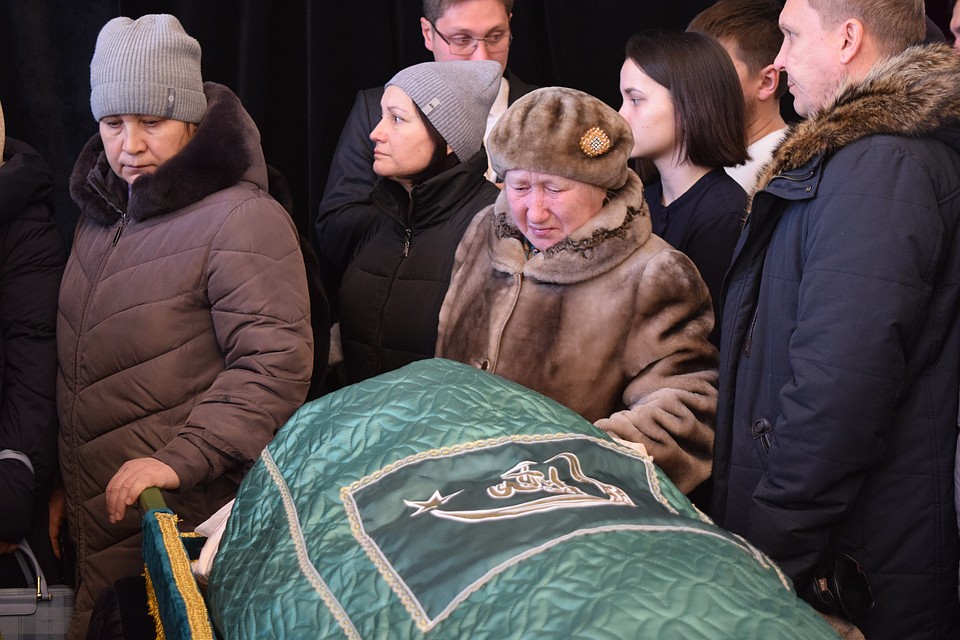 Хайруллин жена. Хайруллин жена. Хайруллин жена. Похороны хайруллина айрата назиповича. Хайруллин.